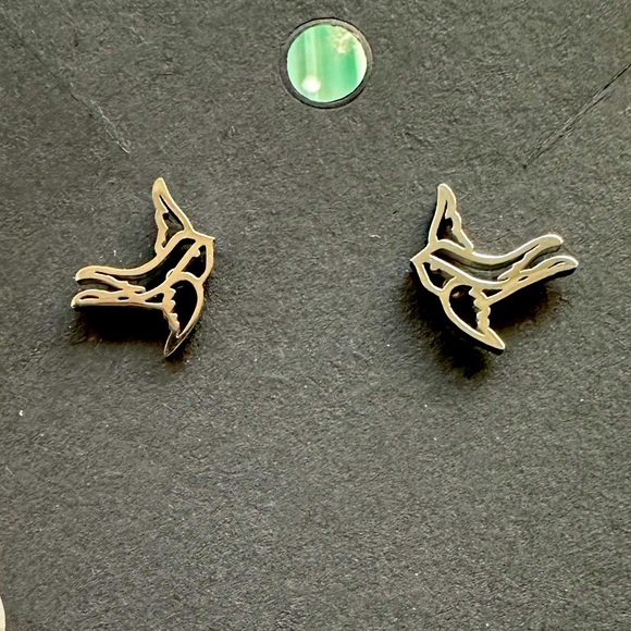 2/$15 ๐ฆ silver coloured sparrow stud earrings - Picture 1 of 3